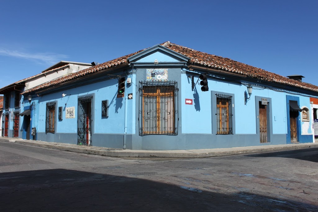 Salud Oral Dentista Especialistas en Implantes, Endodoncia, Prótesis, Ortodoncia, Periodoncia, Cirugía Bucal